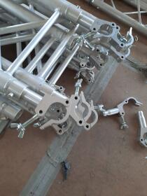 zweier Traverse mit allen Cell clamps